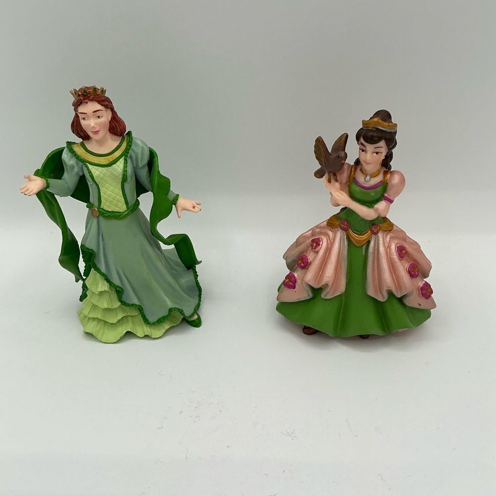 Set of Two Princess Figurines in Green and Pink
